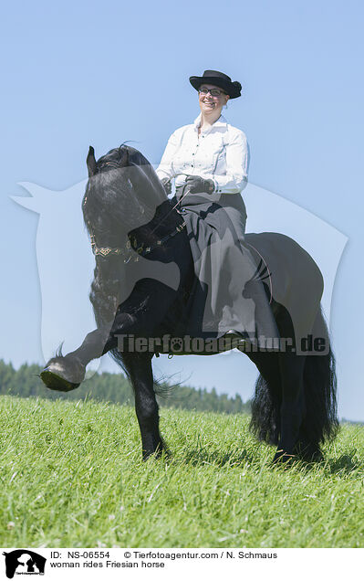 woman rides Friesian horse / NS-06554
