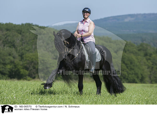 woman rides Friesian horse / NS-06570