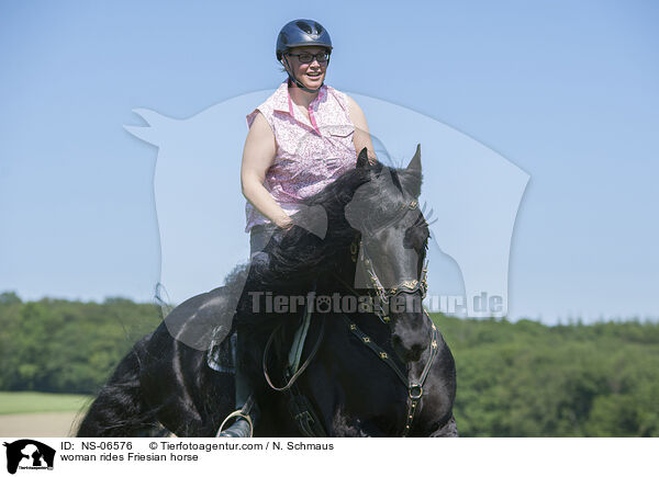 woman rides Friesian horse / NS-06576