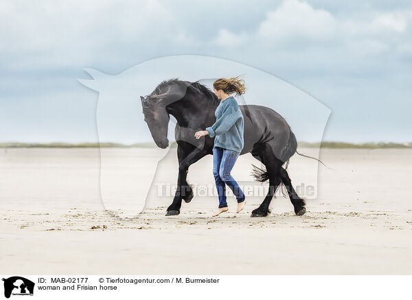 woman and Frisian horse / MAB-02177