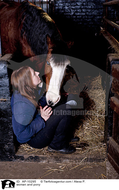 woman and pony / AP-10295