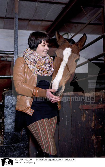 woman and pony / AP-10296