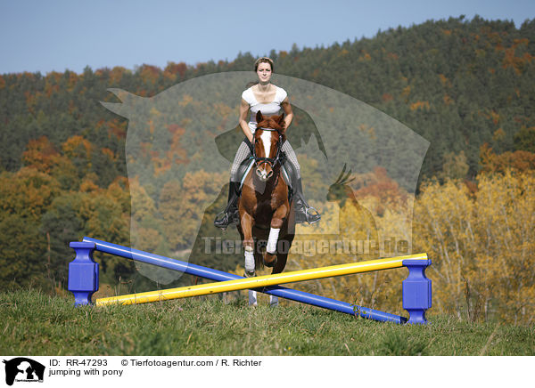 jumping with pony / RR-47293
