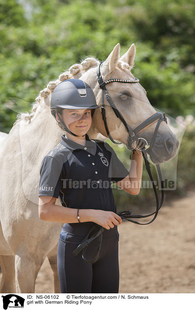 girl with German Riding Pony / NS-06102