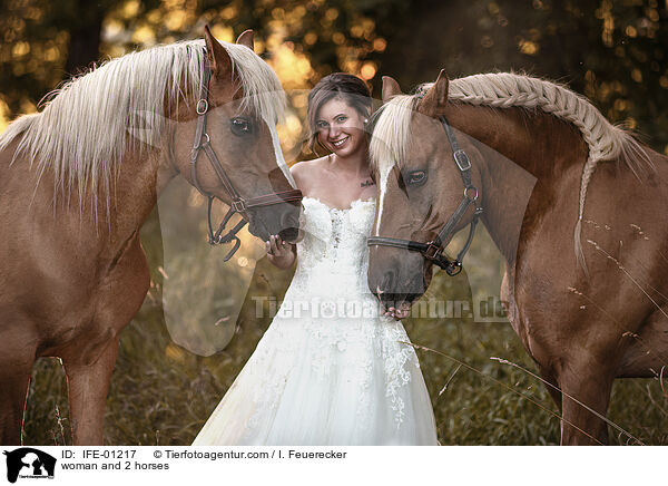 Frau und 2 Pferde / woman and 2 horses / IFE-01217