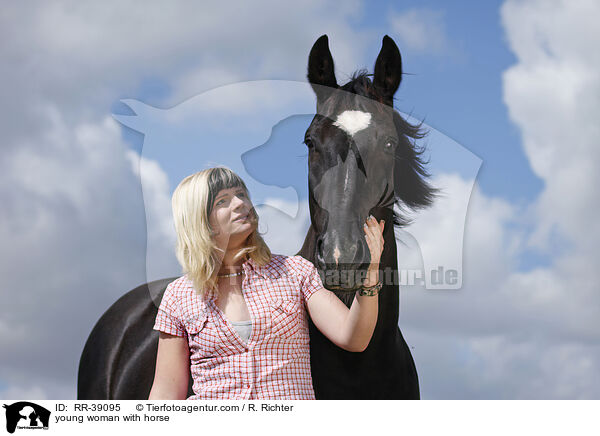 young woman with horse / RR-39095