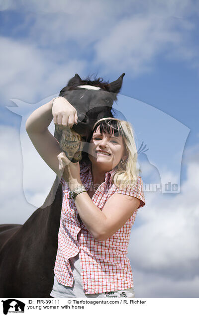 young woman with horse / RR-39111