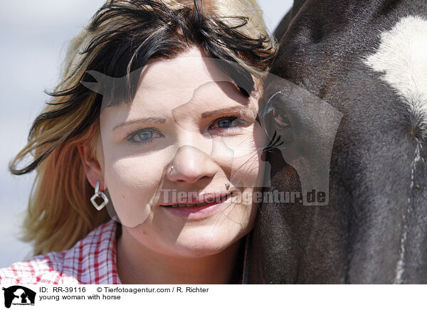 young woman with horse / RR-39116