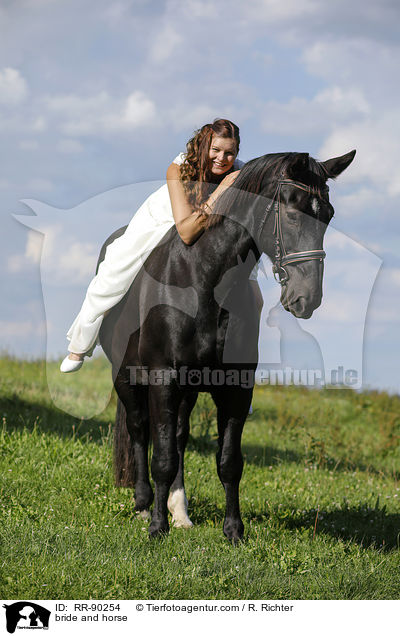bride and horse / RR-90254