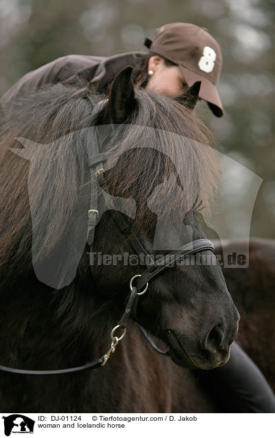woman and Icelandic horse / DJ-01124