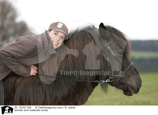 woman and Icelandic horse / DJ-01129