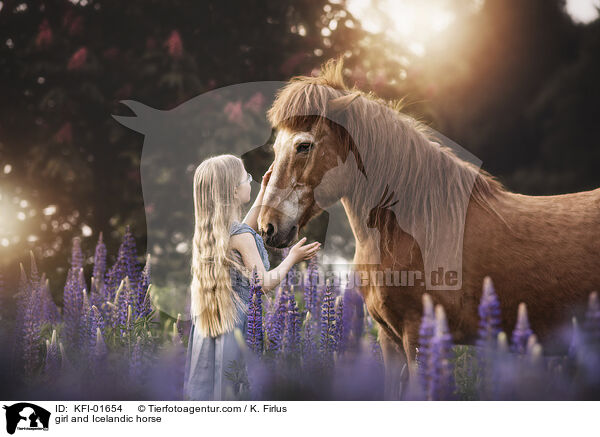 girl and Icelandic horse / KFI-01654
