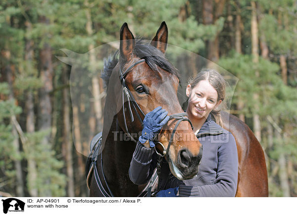 woman with horse / AP-04901