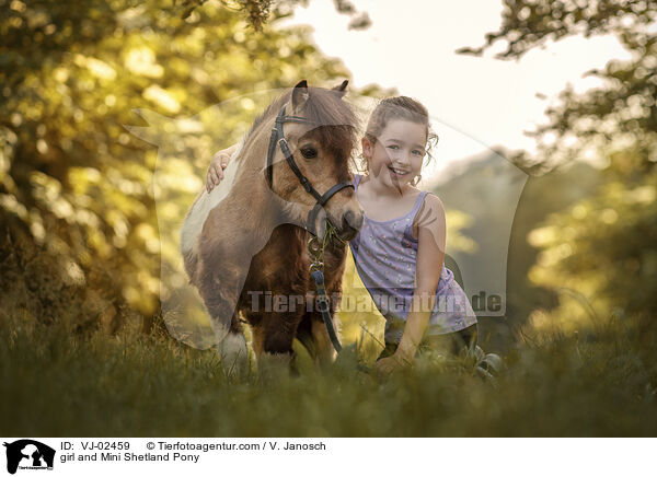 girl and Mini Shetland Pony / VJ-02459