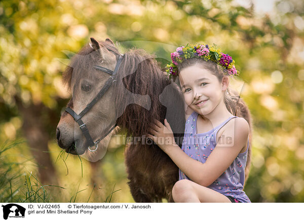 girl and Mini Shetland Pony / VJ-02465