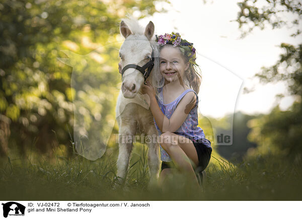 girl and Mini Shetland Pony / VJ-02472