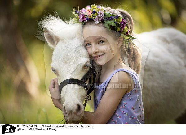 girl and Mini Shetland Pony / VJ-02473