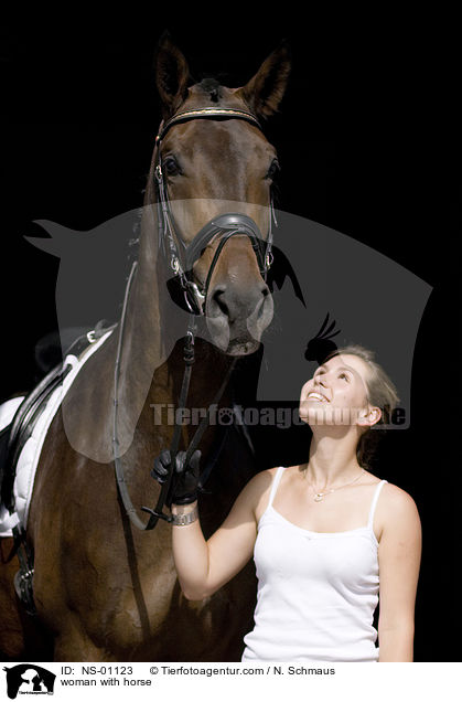woman with horse / NS-01123