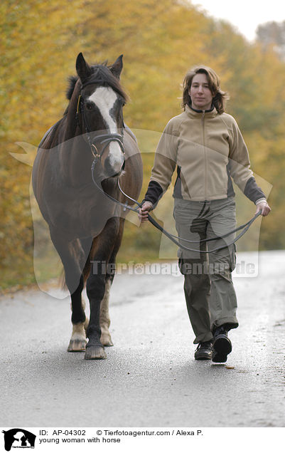 junge Frau mit Pferd / young woman with horse / AP-04302