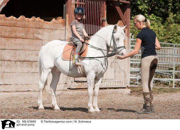 Mdchen und Pony / girl and pony / NS-03660