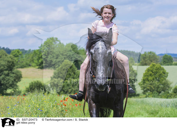 girl rides pony / SST-20473