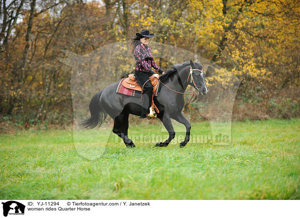 woman rides Quarter Horse / YJ-11294