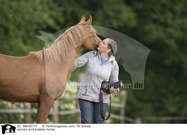 woman and arabian horse / NN-05777