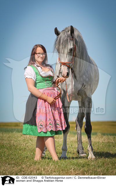 woman and Shagya Arabian Horse / CDE-02043