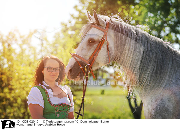 woman and Shagya Arabian Horse / CDE-02045
