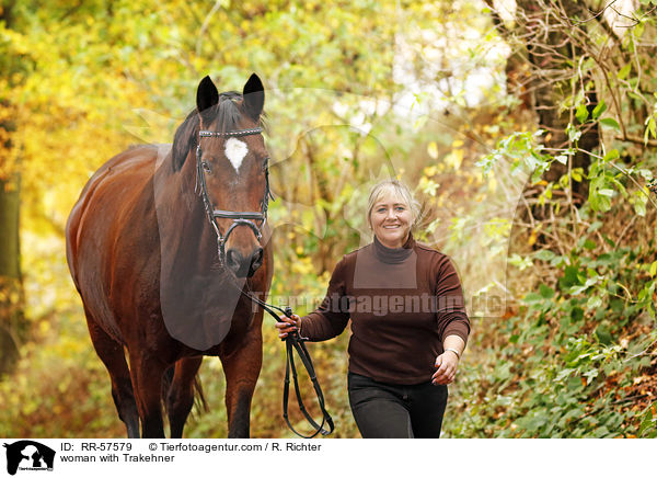 woman with Trakehner / RR-57579