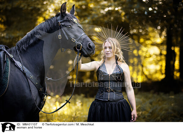 woman and horse / MM-01107