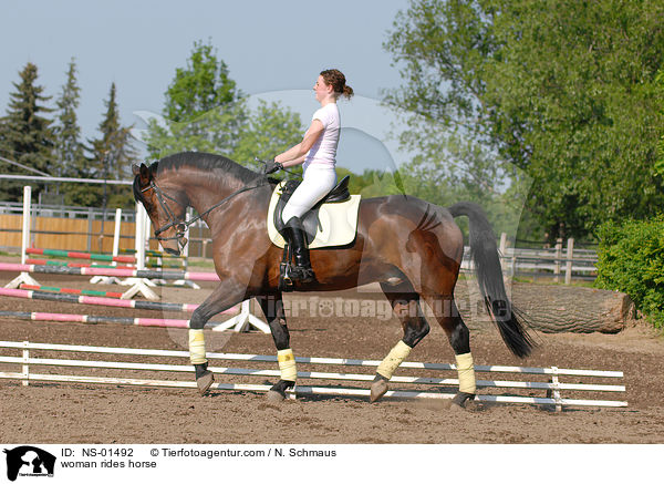 woman rides horse / NS-01492