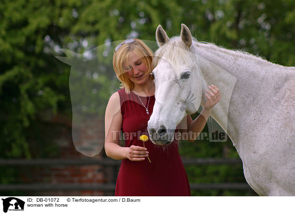 woman with horse / DB-01072