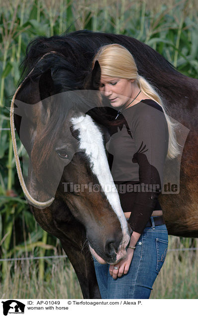 junge Frau mit Pferd / woman with horse / AP-01049