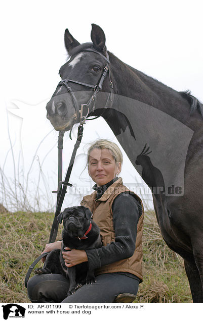 woman with horse and dog / AP-01199