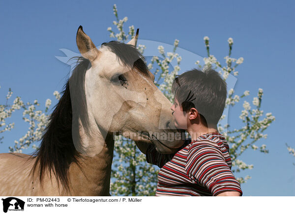 woman with horse / PM-02443
