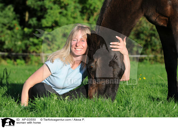 woman with horse / AP-03550