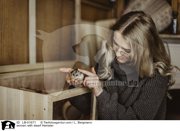 woman with dwarf Hamster / LB-01671