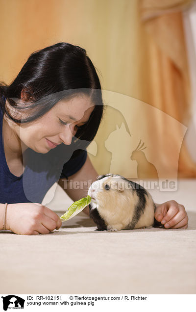 young woman with guinea pig / RR-102151