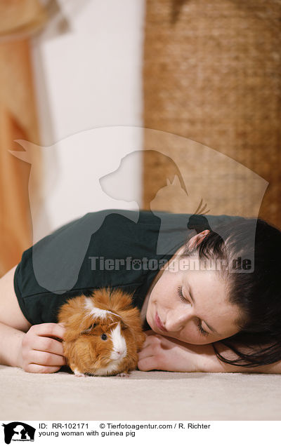 young woman with guinea pig / RR-102171