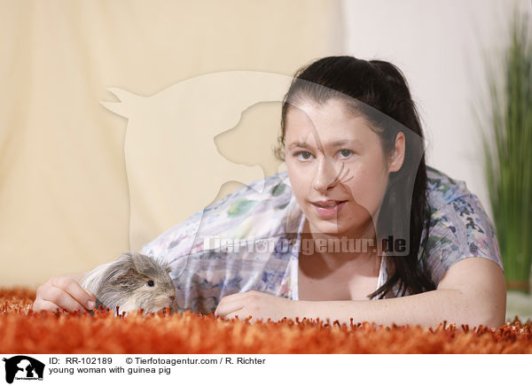 young woman with guinea pig / RR-102189