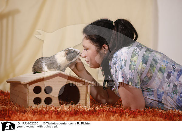 young woman with guinea pig / RR-102206