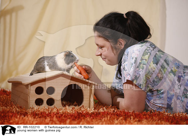 young woman with guinea pig / RR-102210