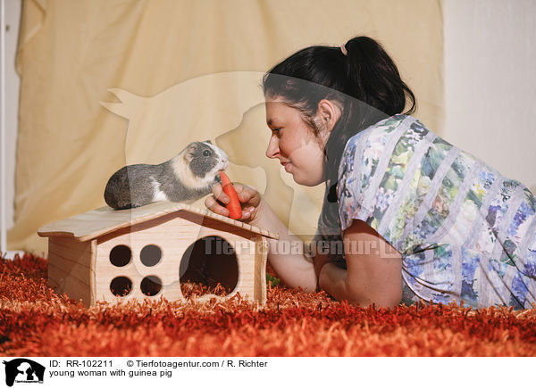 young woman with guinea pig / RR-102211