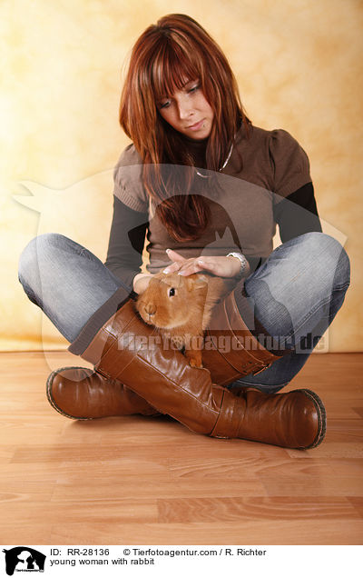 young woman with rabbit / RR-28136